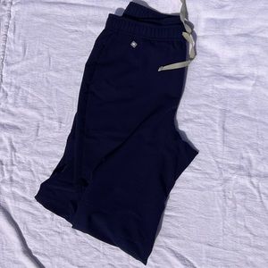 Men’s size small Figs scrub pants